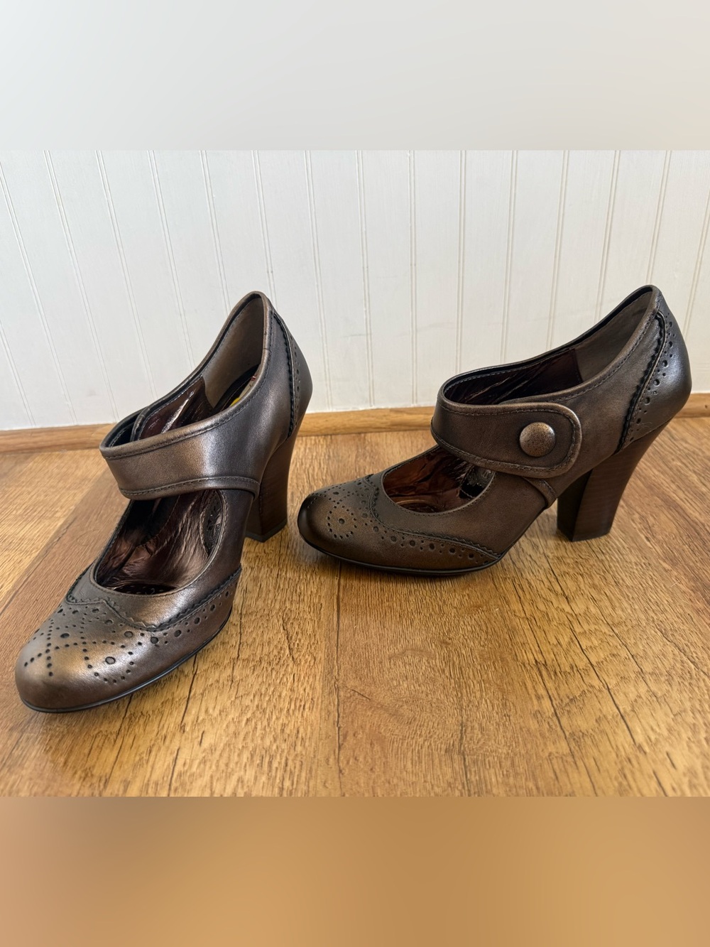 Sofft Fiona Bronze Metallic Leather Mary Jane Brogue Block Heels - Size 7 - Picture 3 of 9